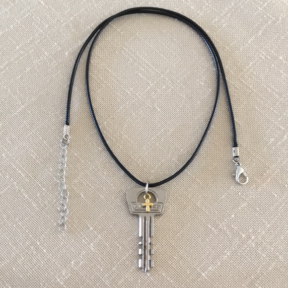 HAND CRAFTED Vintage Master Key Pendant Necklace with Cross Charm - Picture 3 of 3